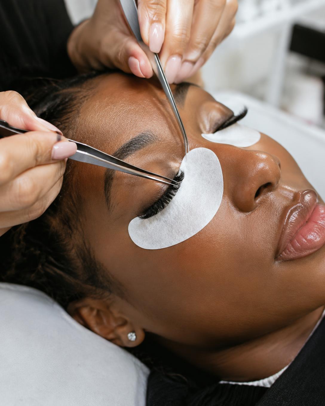 Lash extension treatment